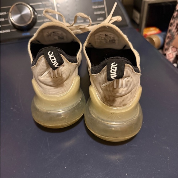 Nike Air Max 270 - Picture 3 of 4